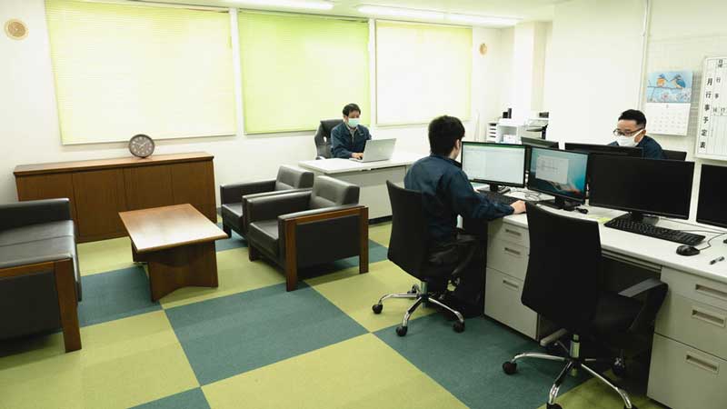 社内